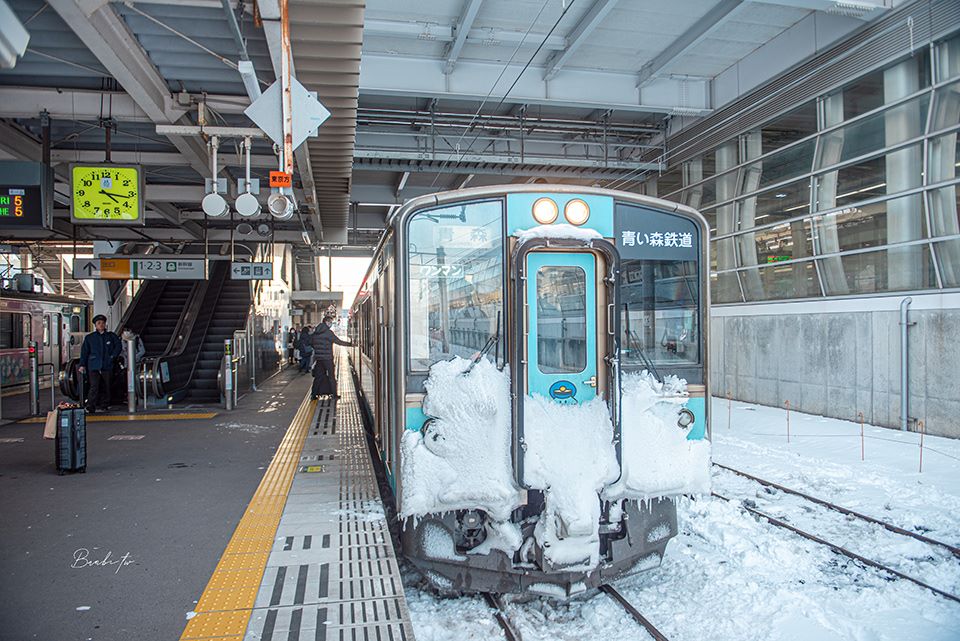 結冰的青森鐵道電車