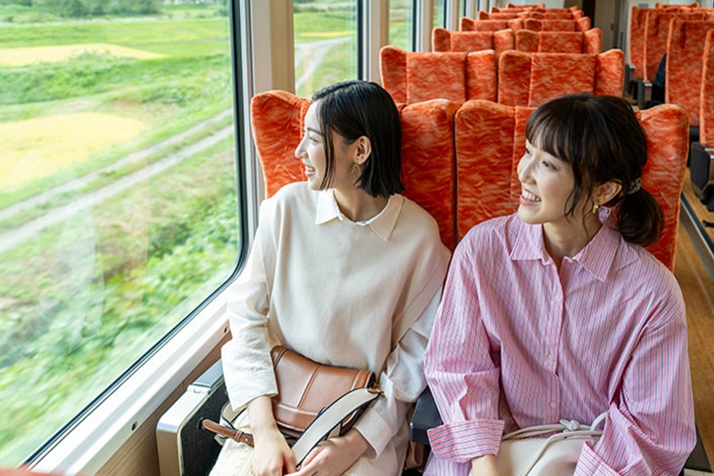二號車廂為一般車廂，附設展望室