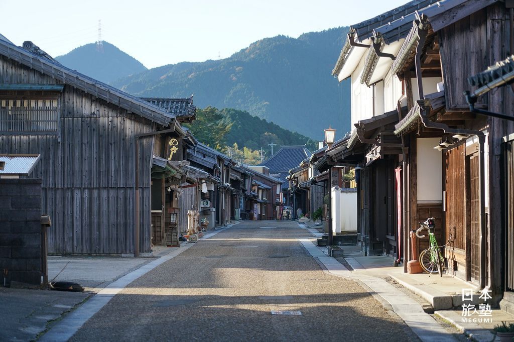 如今站在往昔熙嚷的的東海道，眺望宿場，僅有寂靜