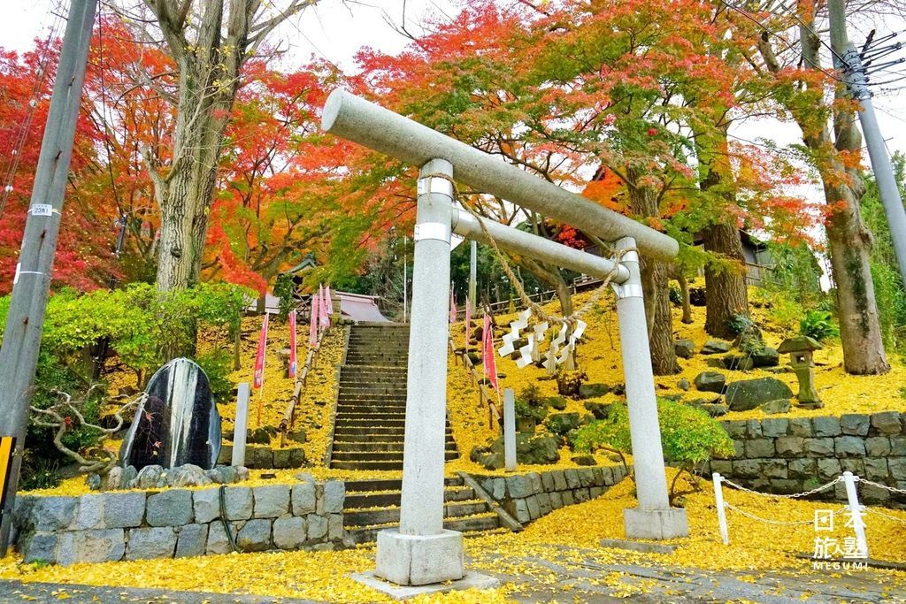 神社的秋季景色非常優美