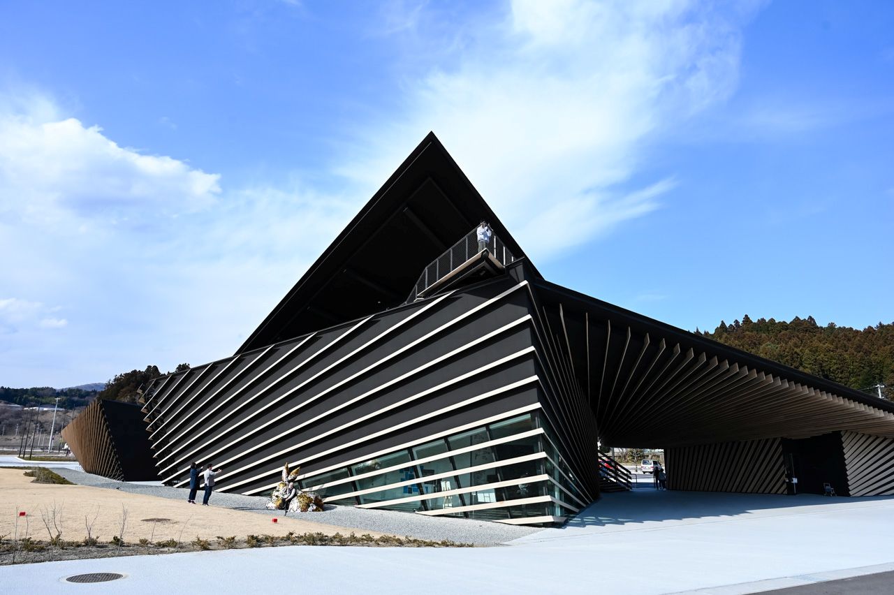 2022年才落成的「第三部作」 - 311 Memorial，除了附設志津川駅站舍，還是南三陸町震災和復興資料館。