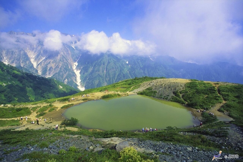 前往八方池途中的美景。(Image credit: Nagano Prefecture / JNTO)
