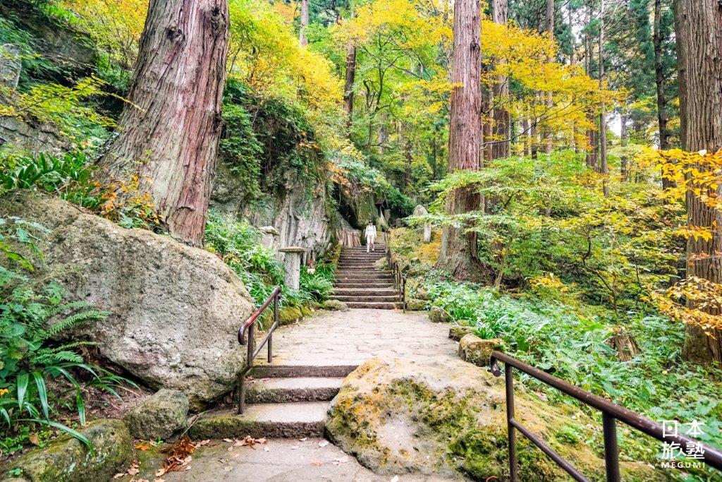 登拜的沿途風景宜人，讓人不覺山頂高遠