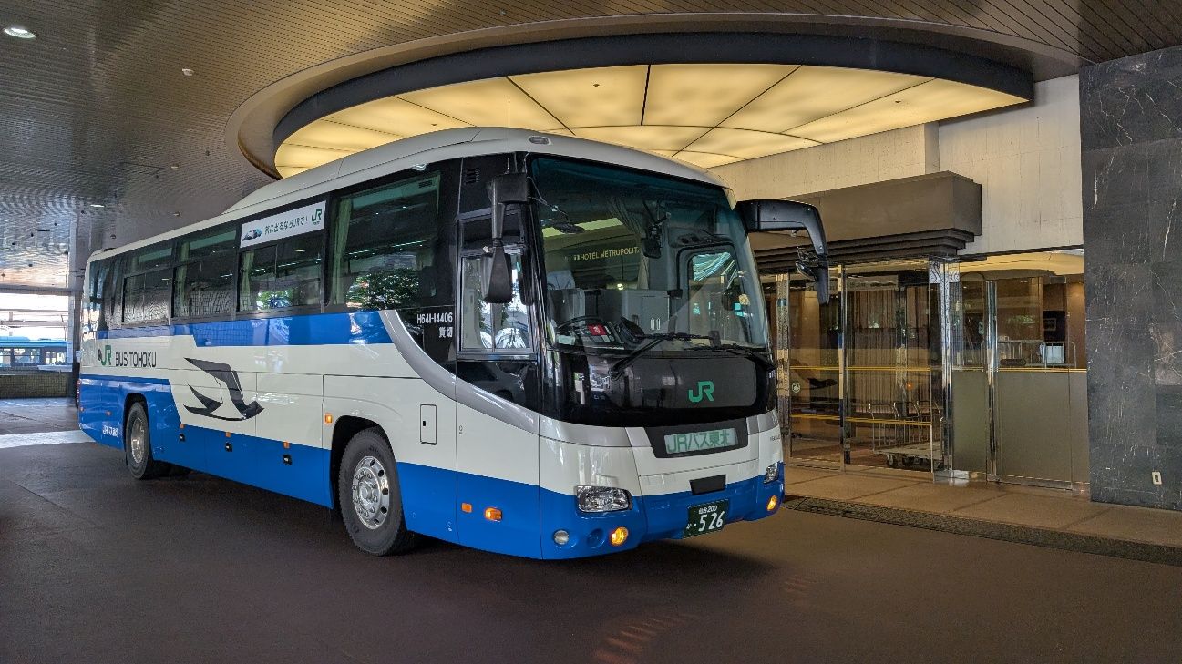 ⑤ 位於仙台大都會飯店前的JR巴士東北的車輛