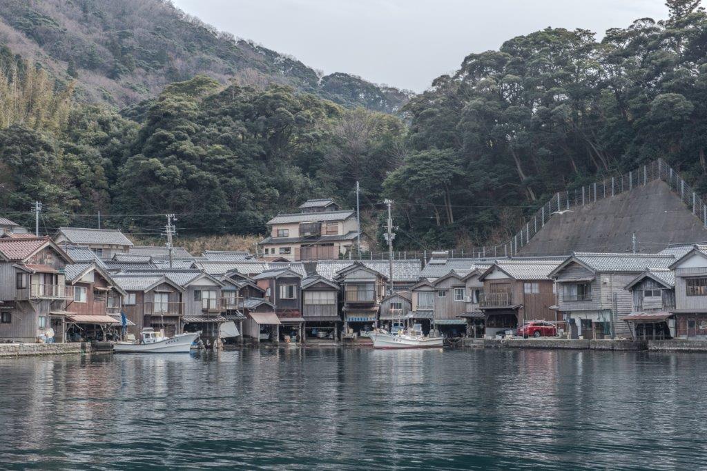 更棒的是，海上計程車的這位「日本湯姆克魯斯」，還特地載我們到伊根町舟屋最佳拍攝位置。