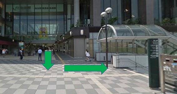 ③ 從東西自由通道前往東口巴士轉運站。