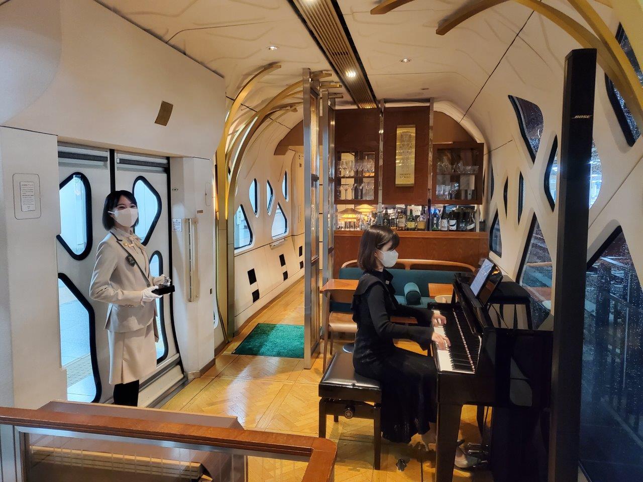 交誼廳LOUNGE（5號車）