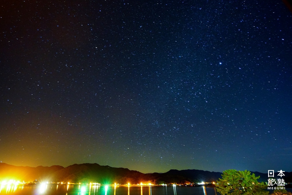 滿天星空的光景，夜色越深越鮮明。雖然還是不免有光害，用肉眼仍可觀星