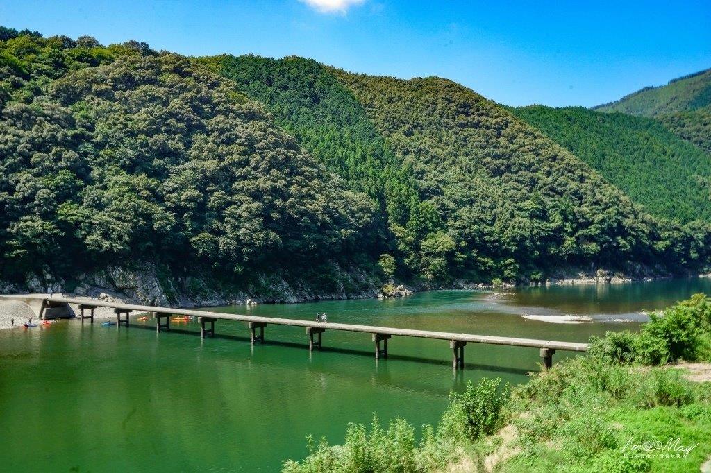 岩間沉下橋，現已沖毀部份橋梁