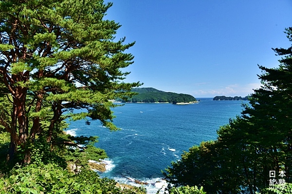 登高眺望的四十八坂海岸，將山田灣的海天一色盡覽無遺