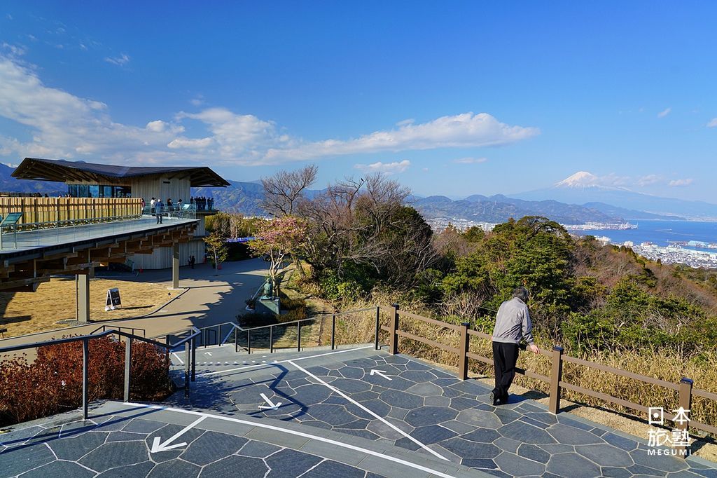 順著迴廊散步而行，還能順便造訪日本平各座庭園與設施