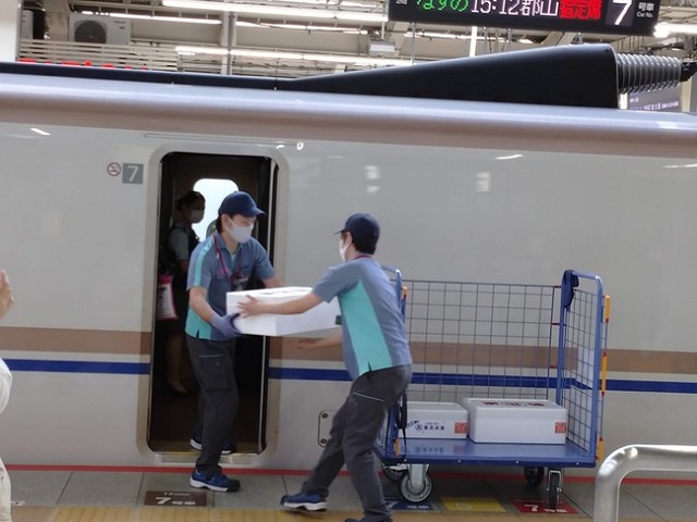 ▲抵達東京站後進行轉運