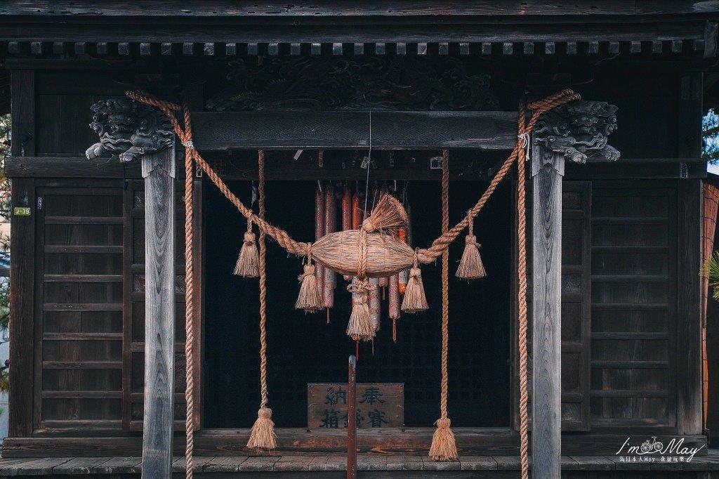 三居神社，上頭的注連繩也長的不太一樣