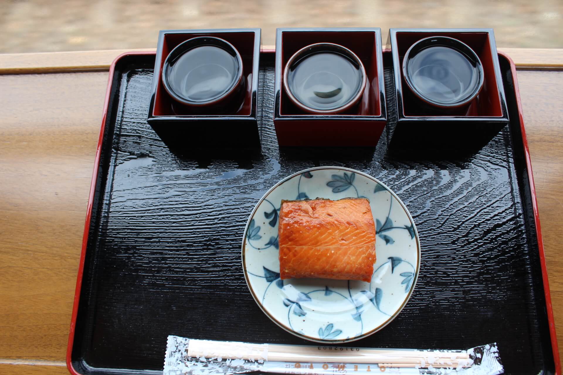 ▲燒漬鮭魚可以單點，每個400日圓，也有真空包裝的可以外帶