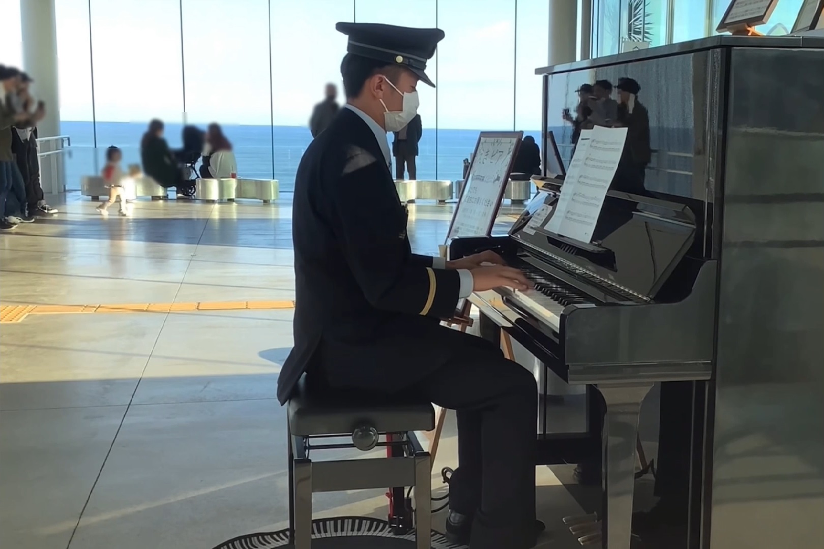 車站裡的鋼琴手《上集》：且聽站務員彈奏一段J-Pop吧