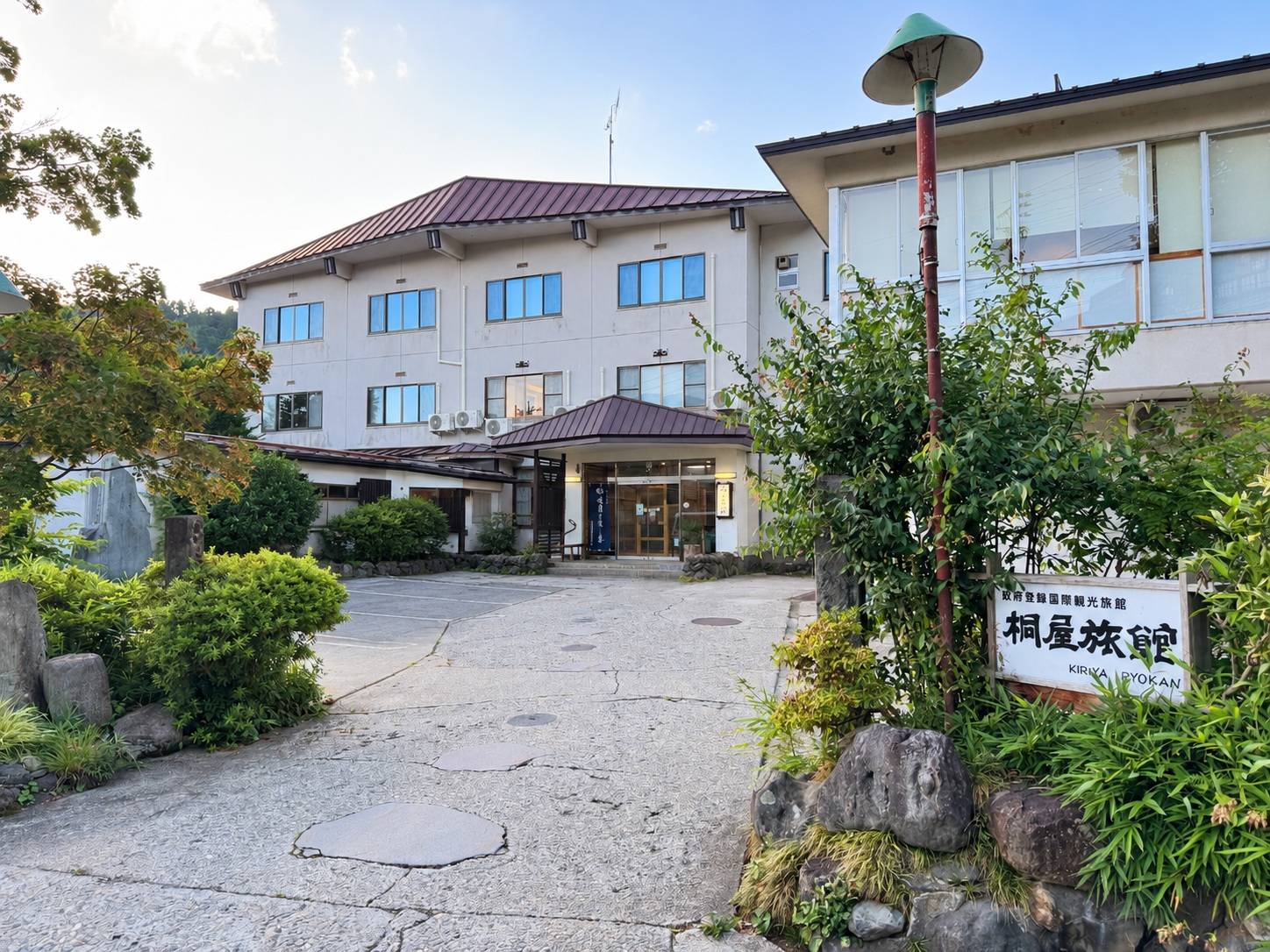 溫泉療癒身體，貓貓治癒心靈！來野澤溫泉「桐屋旅館」享受10隻貓咪的陪伴