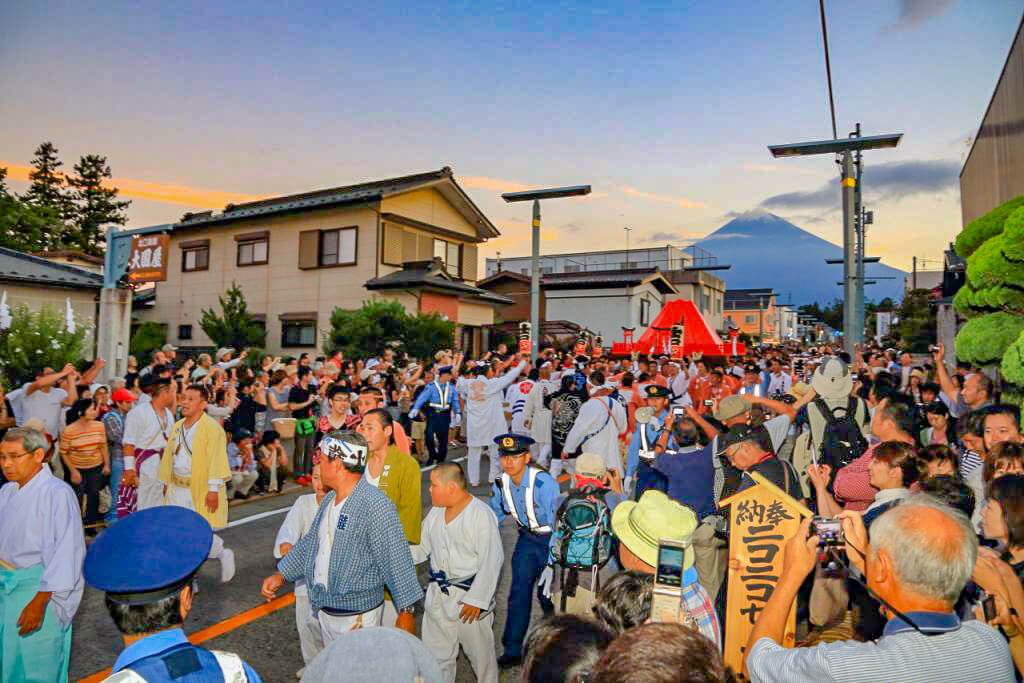 ＜JR大月站＞大松明點亮的夜空！到「吉田火祭」感受日本奇祭