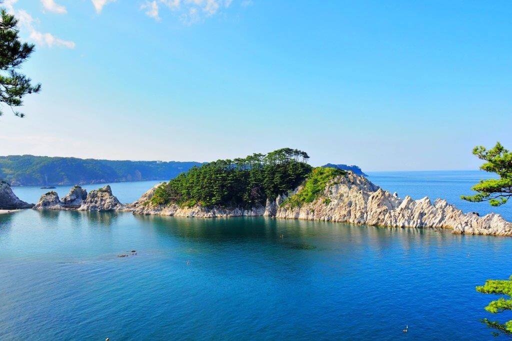淨土之濱：遊船觀奇岩、藍洞探險、海灘步道一親海上奇岩絕景，一訪東北最美秘境