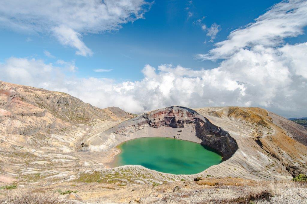 日本東北藏王御釜：萬年火山的魔法寶石淚，神秘綠火山湖ー仙台、山形出發交通方式/自駕點/開放時間